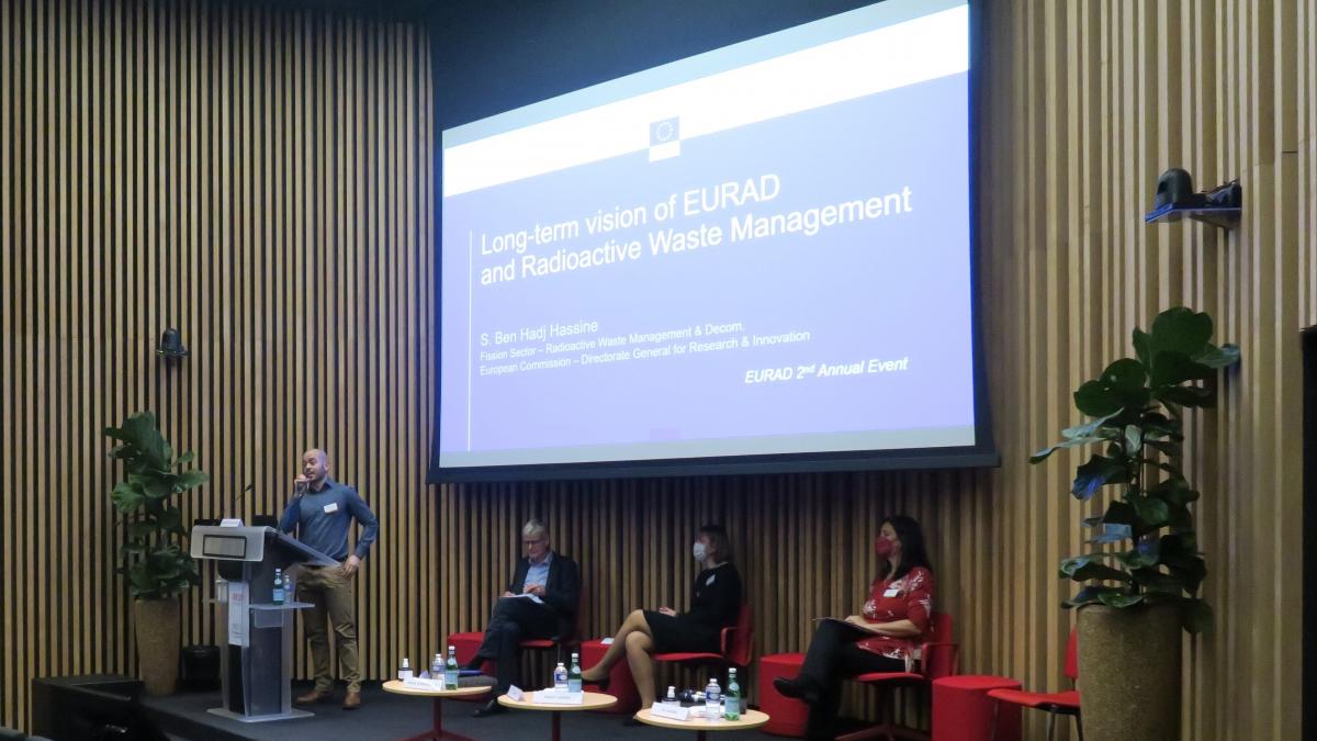 The annual meeting of the EURAD programme was held on 28, 29 and 30 March at the IRSN site in Fontenay-aux-Roses (France) in a hybrid format of face-to-face and video-conference meetings. Due to the health situation in recent years, this was the first opportunity in two years for all the programme partners to meet in the same place. We would like to thanks again all speakers and attendees, as well as IRSN for hosting the event. The recording of the event will be available soon on this website.